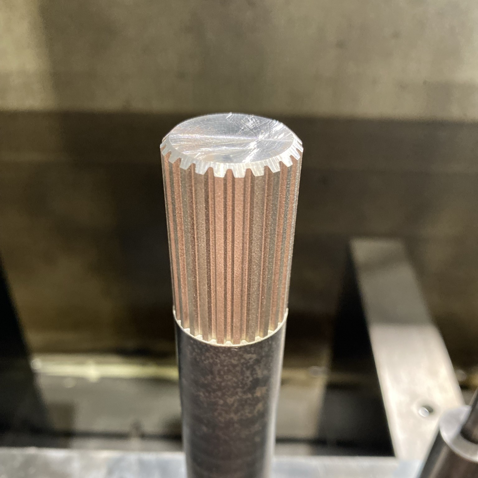 シャフト先端に施された高精度なスプライン加工