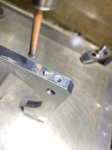折れたタップの放電除去事例