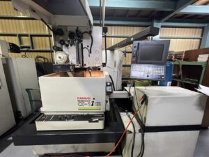 ワイヤー放電加工機（FANUC ROBOCUT）
